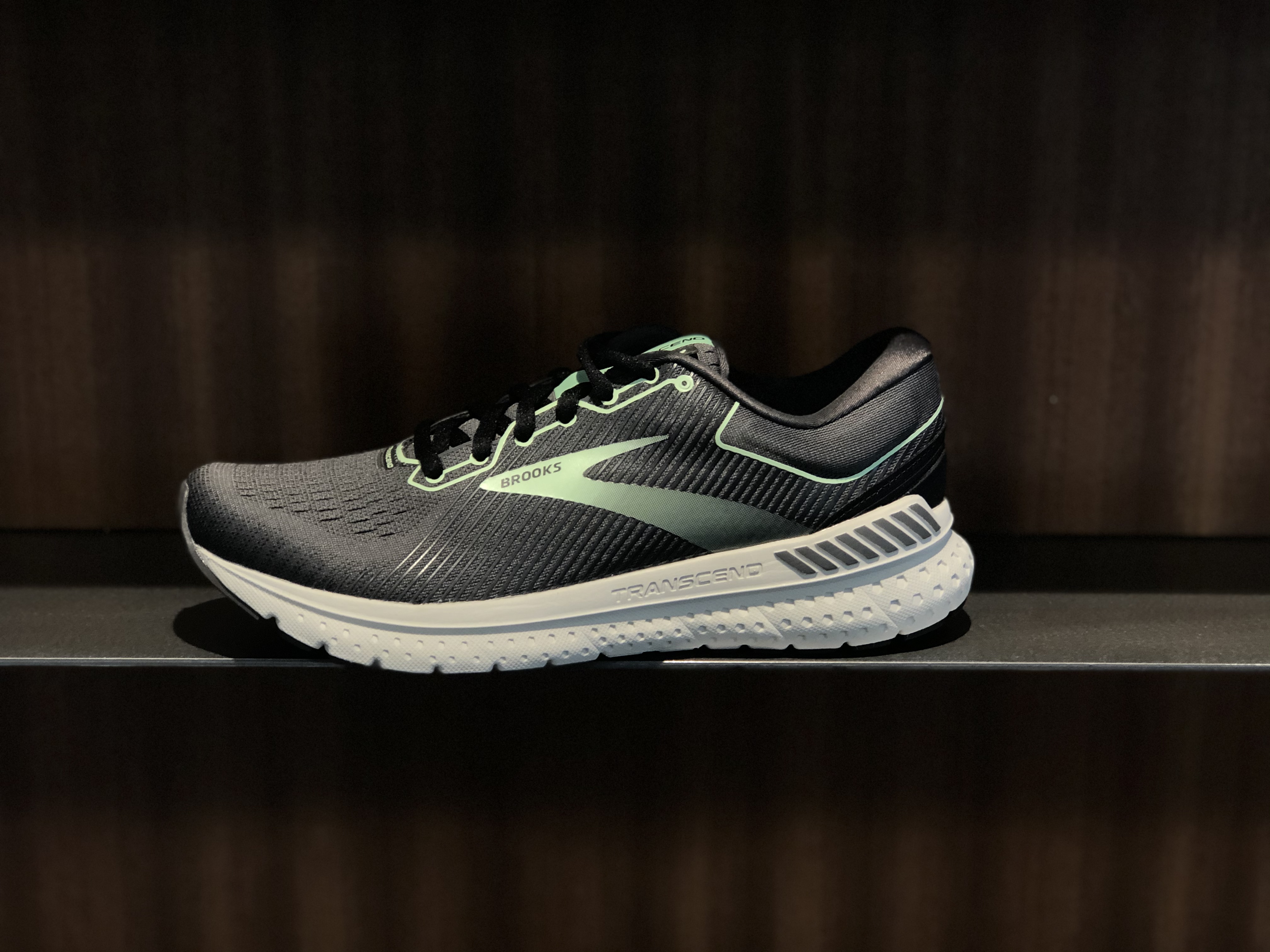 specialized running shoe stores