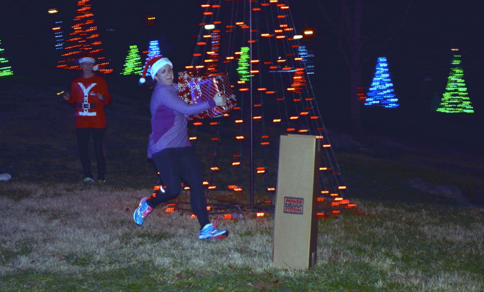 holiday lights run fun group run knoxville fleet feet knoxville