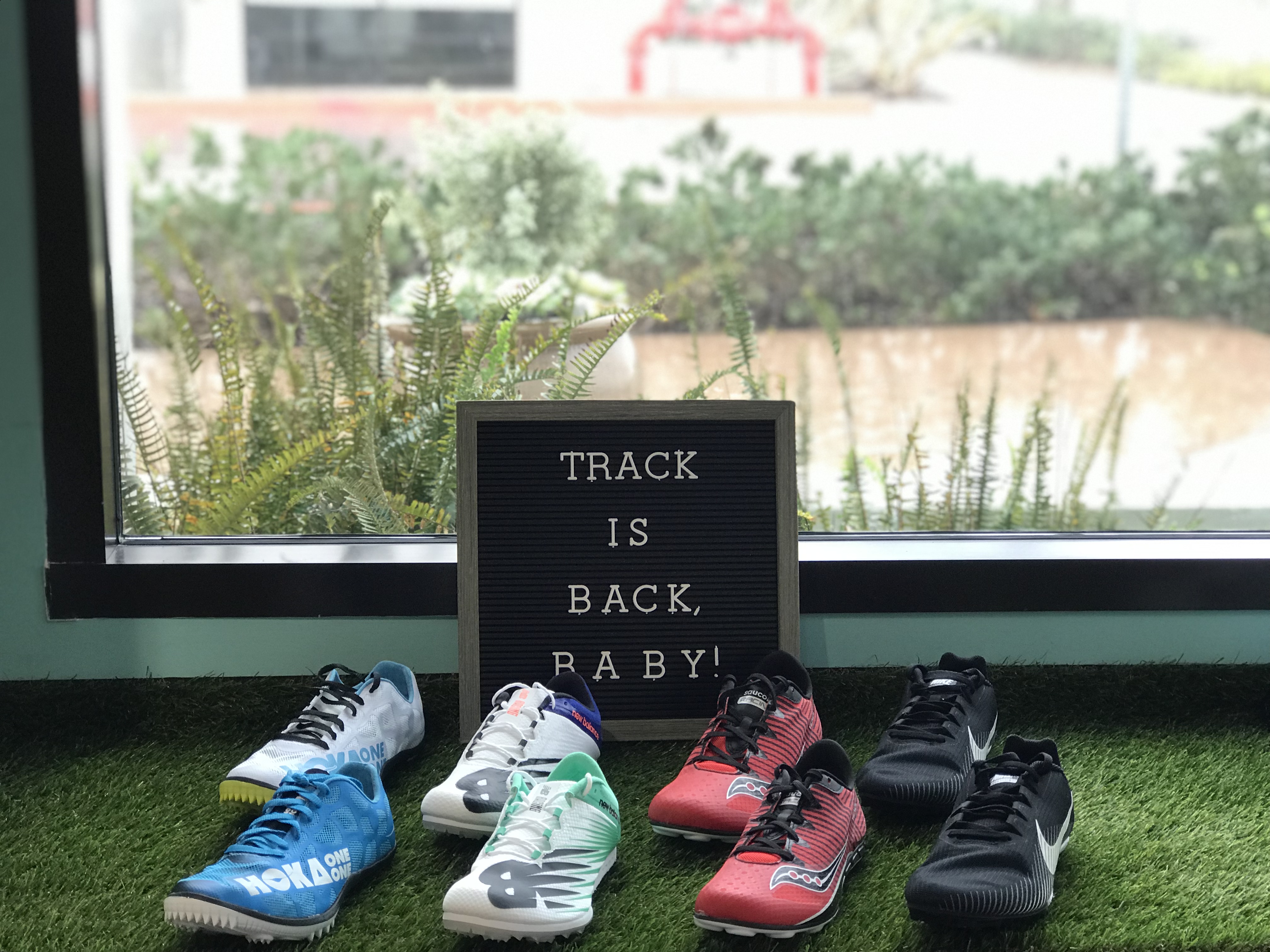 track spikes for 400m and 800m