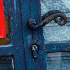 Closed due to COVID-19 sign