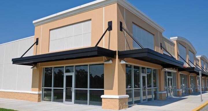 Tan and white commercial shopping building to illustrate commercial leases