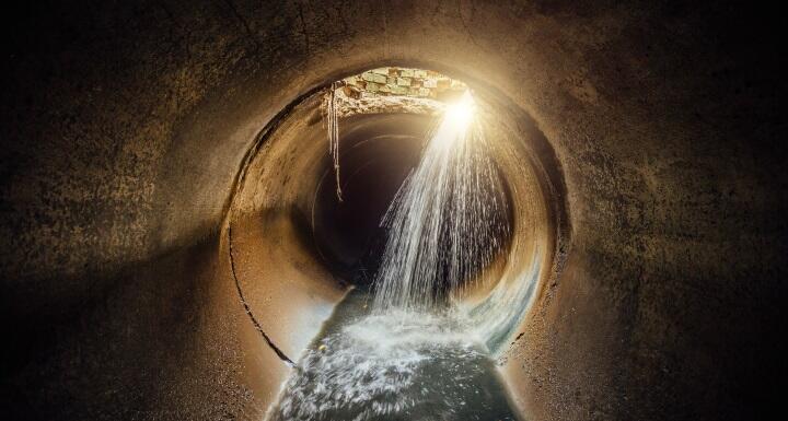 Flooded vaulted sewer tunnel 