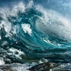 Large ocean wave crashing
