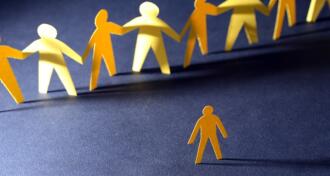 Paper chain of people facing single paper person