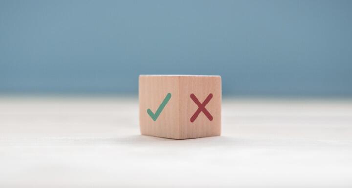checkmark and x on wooden block