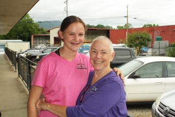 Julia Hunt with her granddaughter Karena Cline.