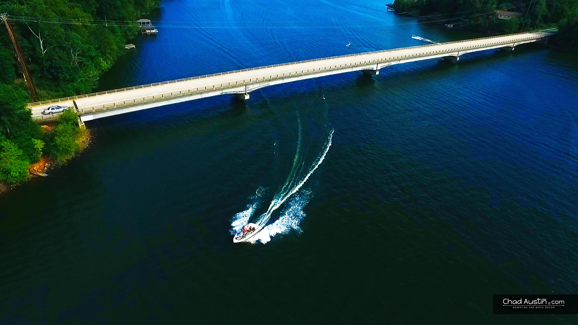 Boating on Lake Hickory.  Photo Credit: Chad Austin